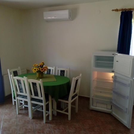 Relax Apartment House ซาลาคาโรส ภายนอก รูปภาพ