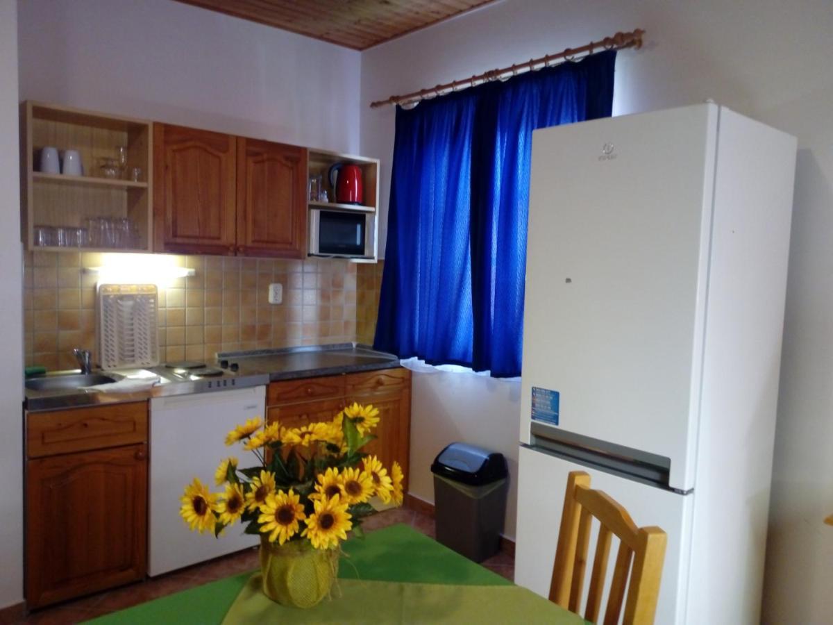 Relax Apartment House ซาลาคาโรส ภายนอก รูปภาพ